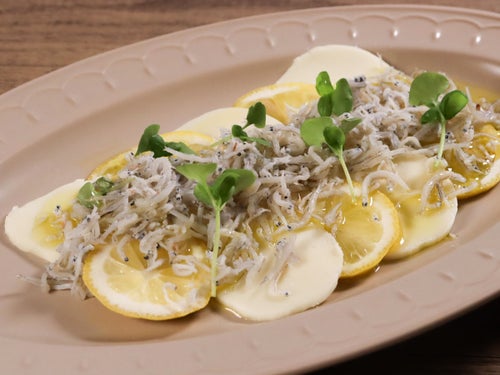 しらすとモッツァレラチーズのカルパッチョ